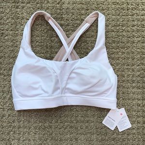 White Lululemon stash it all sports bra size 6 c/d